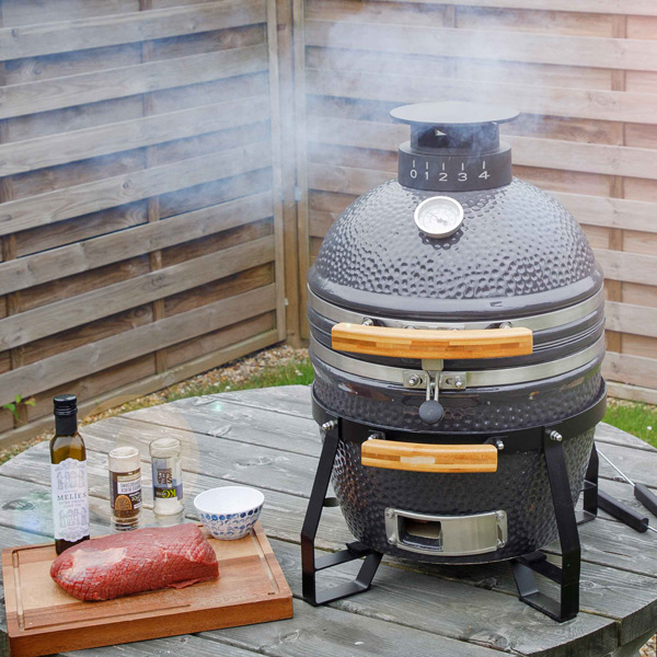 Dellonda-DG158-Kamado-Grills-Action-shot---cooking-in-situ-outdoor-cooking