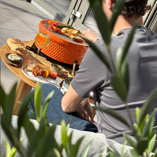 Oranje-Q-Mami-tafelmodel-BBQ-grill,-kamado-stijl,-geschikt-voor-buitengebruik