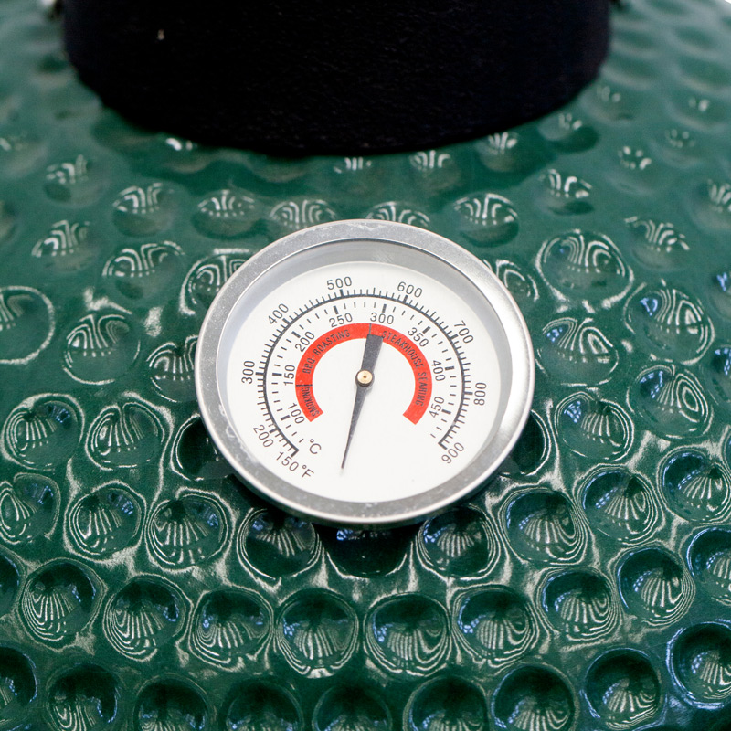 mini-kamado-ceramic-egg-grill-thermometer-white